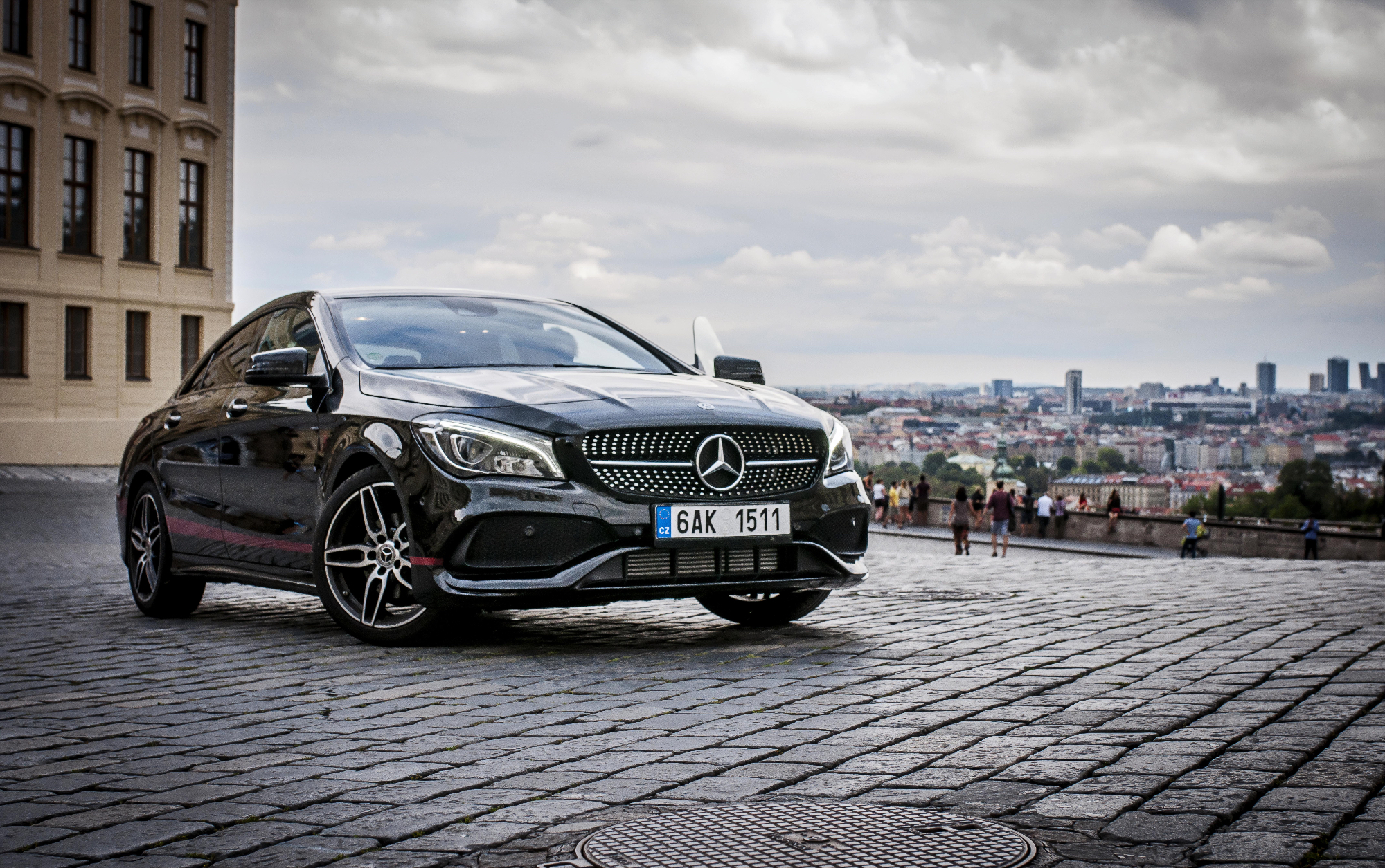 Znanec si je kupil novi Mercedes avtomobil, po dolgem času planiranja